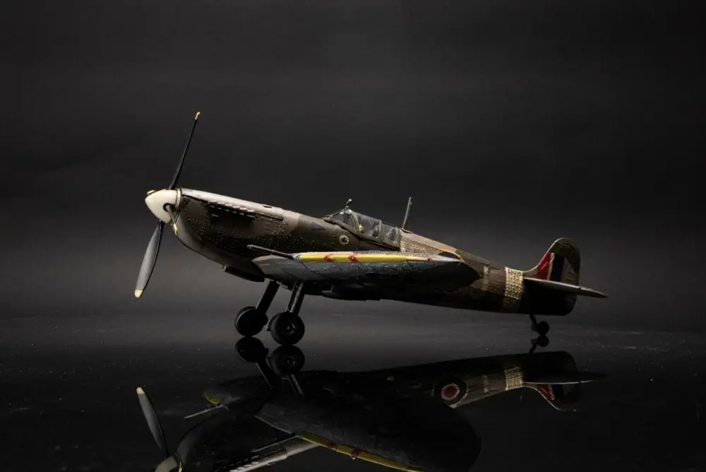 Laatste Kans Occre 1:24 Spitfire MK-IXC-EN398 - modelbouw