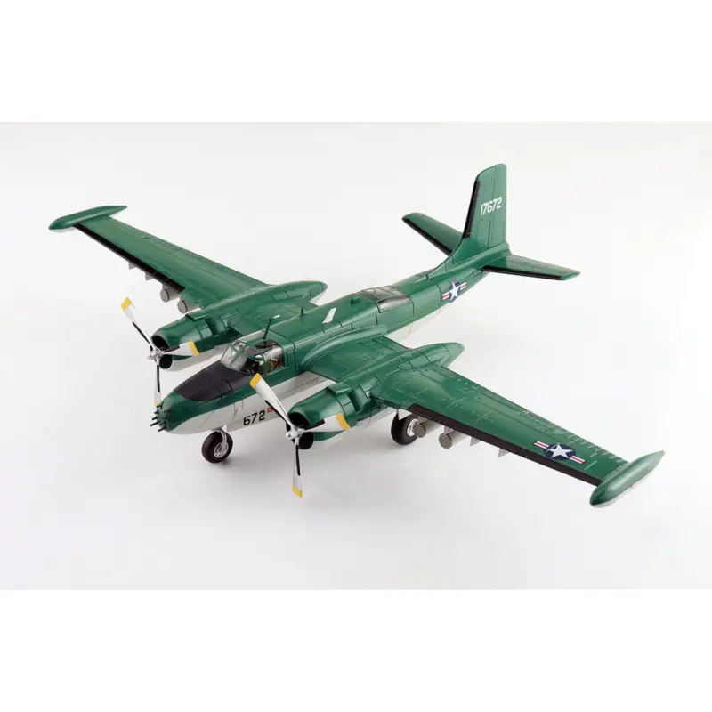 Koop Online B-26K Counter Invader 64-17672 USAF, jaren 60 Miniatuur