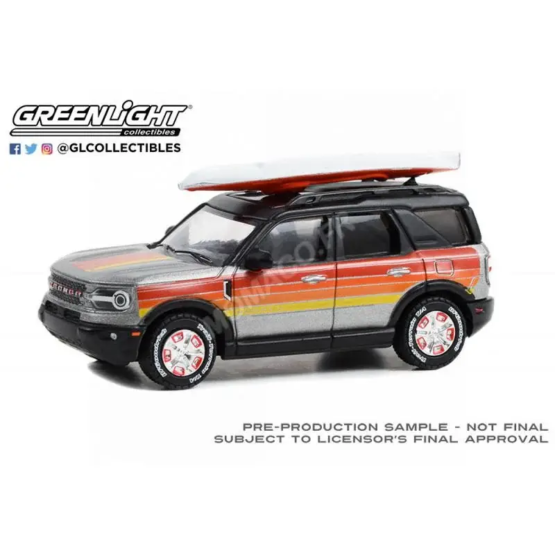 Bestseller Ford bronco sport buitenbanks 2022 met kajak op het dak Miniatuur