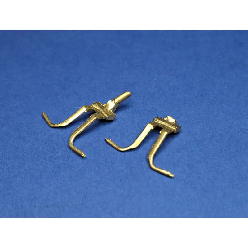 FuG 220 SN2 dipole mounts (brass) - (for Ju 88 G-1 / G-6 / G-7 and Ju 388 J-1) Betrouwbaar