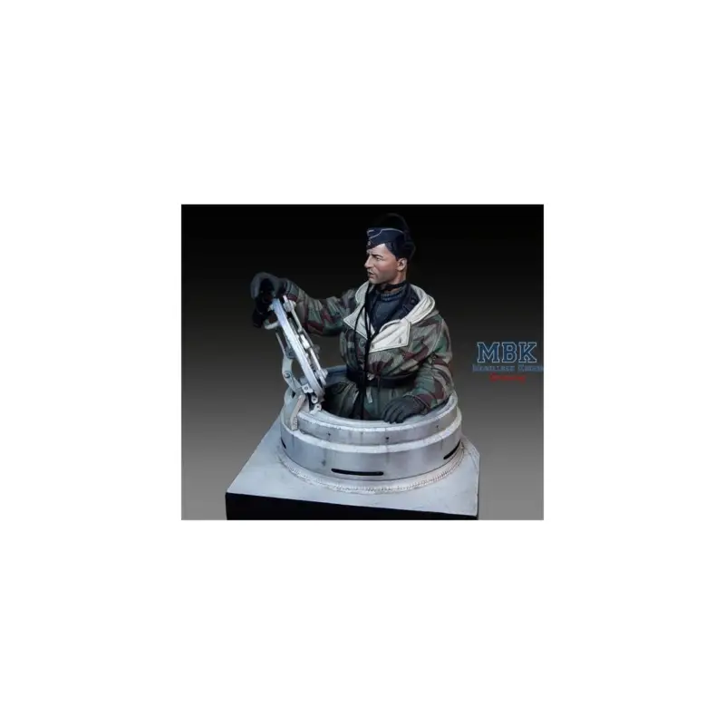 Uitverkoop German Tanker in Winter Dress (1:16) Figuren