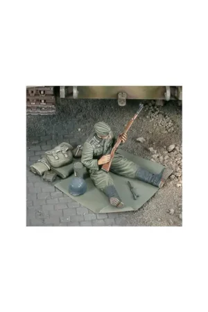 German Soldier cleaning his rifle Figuren Bestseller