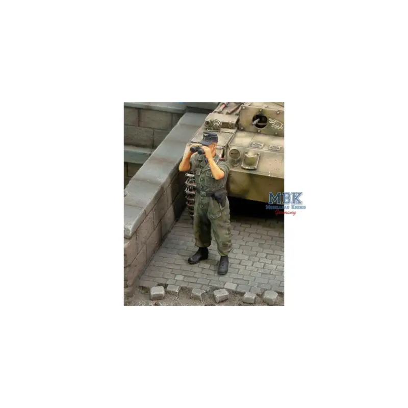 Premium Waffen SS Tanker looking through binoculars Figuren