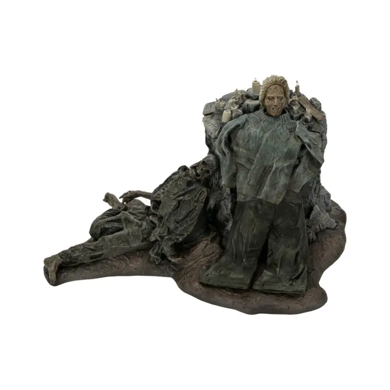Friday the 13th: The Game diorama Trenchcoat with Spikes Inferno Room Deluxe Set Figuurtje Beperkte Voorraad