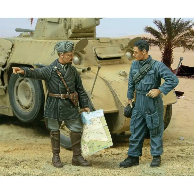 Flitsaanbieding Royal Model: 1/35; Italian Captain and tanker-WWII Figuren