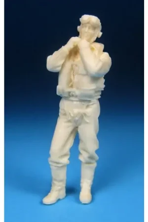 Express Levering RAF Mid-Late WWII Fighter Pilots. Sculpted by the master of epoxy putty, Mike Good! This European theatre RAF fighter or fighter