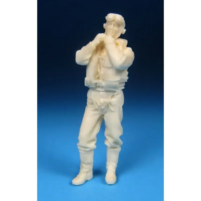 Express Levering RAF Mid-Late WWII Fighter Pilots. Sculpted by the master of epoxy putty, Mike Good! This European theatre RAF fighter or fighter