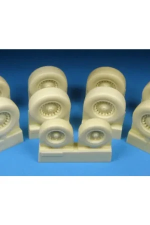 Rockwell B-1B Bomber Main and nose wheel set (designed to be used with Monogram and Revell kits) Contains a complete set of accu Populair