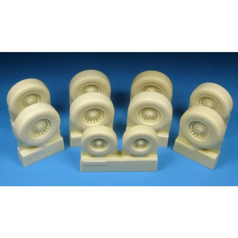 Rockwell B-1B Bomber Main and nose wheel set (designed to be used with Monogram and Revell kits) Contains a complete set of accu Populair